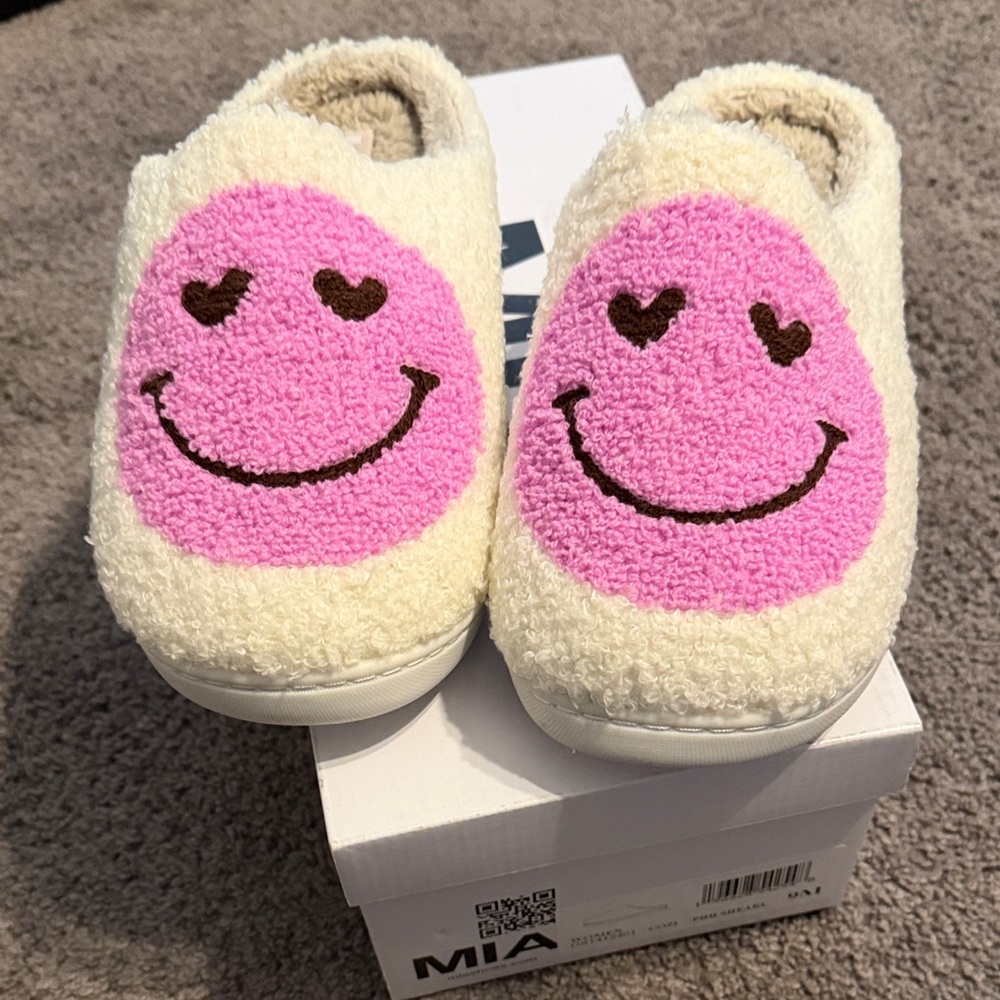 MIA Pink and Cream Smiley Face Slippers